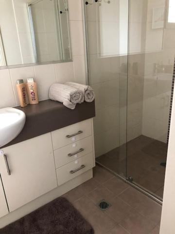 Central Executive 3Br Townhouse 50M To Dean Street Олбері Екстер'єр фото