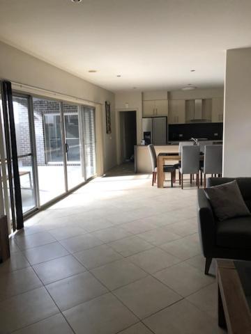 Central Executive 3Br Townhouse 50M To Dean Street Олбері Екстер'єр фото